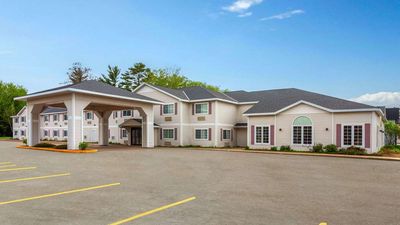 AmericInn by Wyndham Eagle River Downtown