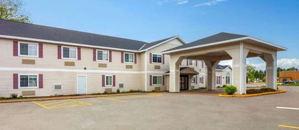AmericInn by Wyndham Eagle River Downtown Exterior