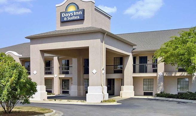 Days Inn and Suites Fort Valley Exterior