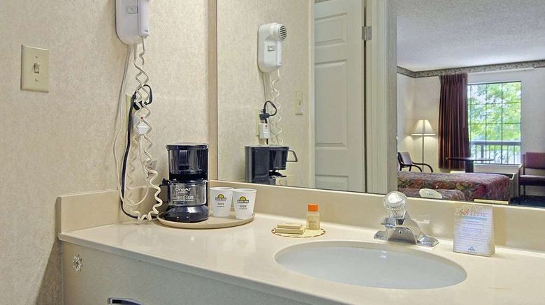<b>Days Inn and Suites Fort Valley Room</b>. Images powered by <a href="https://iceportal.shijigroup.com/" title="IcePortal" target="_blank">IcePortal</a>.