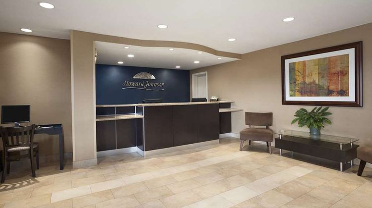 Howard Johnson by Wyndham Sea World Lobby