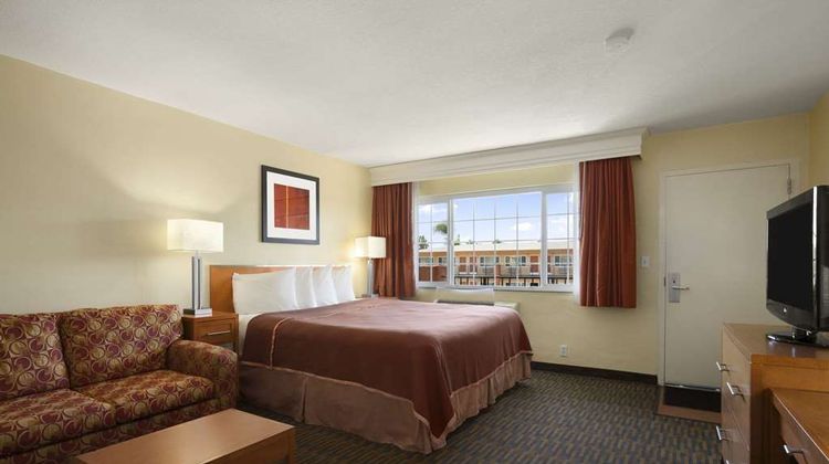 Howard Johnson by Wyndham Sea World Room