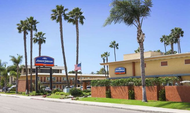 Howard Johnson by Wyndham Sea World Exterior