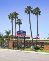 Howard Johnson by Wyndham Sea World