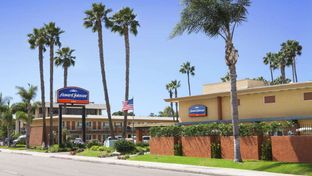 Howard Johnson by Wyndham Sea World