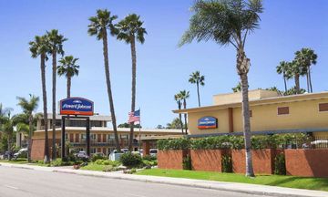 Howard Johnson by Wyndham Sea World