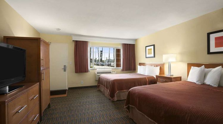 Howard Johnson by Wyndham Sea World Room