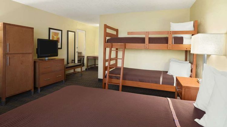 Howard Johnson by Wyndham Sea World Room