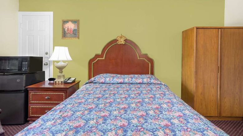 <b>Knights Inn Emporia Room</b>. Images powered by <a href="https://iceportal.shijigroup.com/" title="IcePortal" target="_blank">IcePortal</a>.