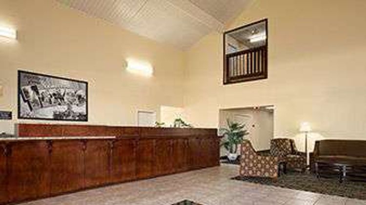 Super 8 Gainesville Lobby