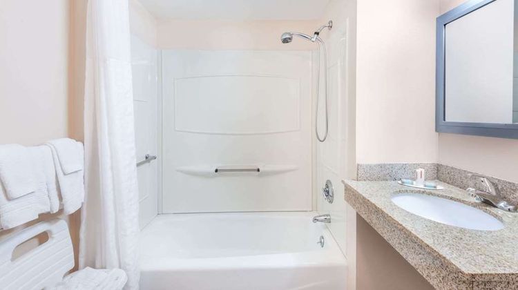 Days Inn Middletown/Newport Area Room