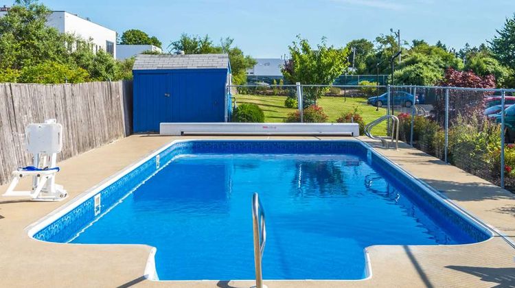 Days Inn Middletown/Newport Area Pool