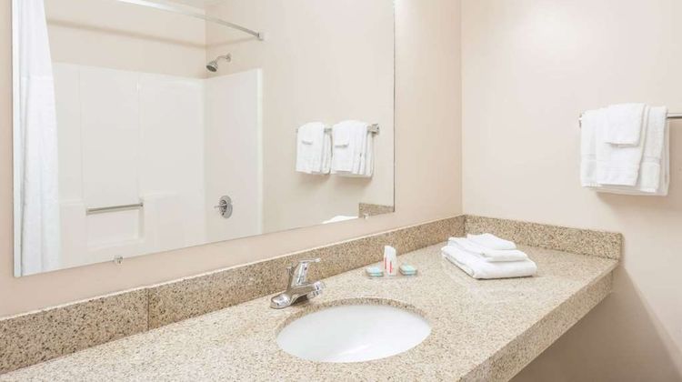 Days Inn Middletown/Newport Area Room