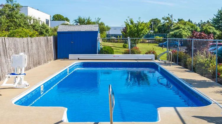 Days Inn Middletown/Newport Area Pool
