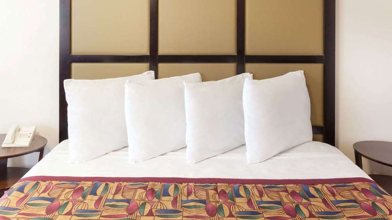 <b>Baymont Inn/Suites Chicago/Calumet City Room</b>. Images powered by <a href="https://iceportal.shijigroup.com/" title="IcePortal" target="_blank">IcePortal</a>.