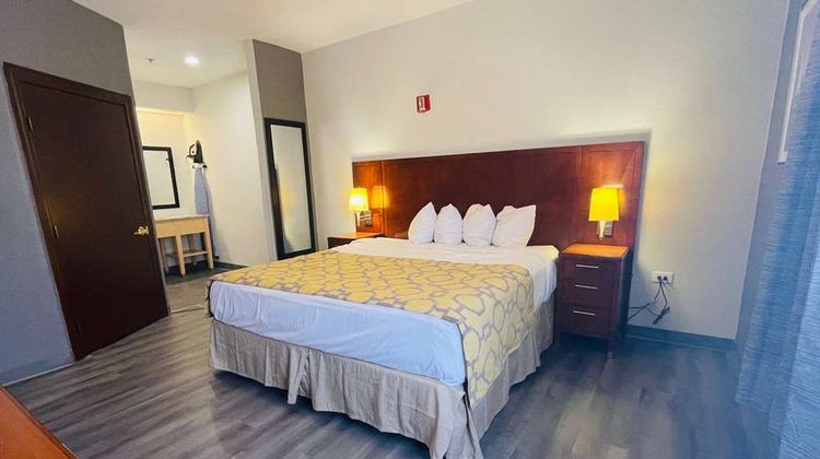 Baymont Inn/Suites Chicago/Calumet City Suite