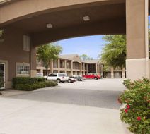 Howard Johnson Express  Lone Star Park Exterior