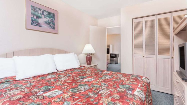 Days Inn Burns Suite