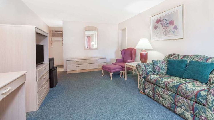 Days Inn Burns Suite