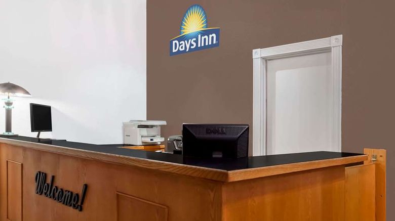 <b>Days Inn Burns Lobby</b>. Images powered by <a href="https://iceportal.shijigroup.com/" title="IcePortal" target="_blank">IcePortal</a>.