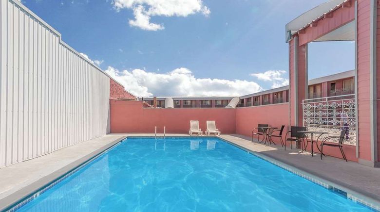 <b>Days Inn Burns Pool</b>. Images powered by <a href="https://iceportal.shijigroup.com/" title="IcePortal" target="_blank">IcePortal</a>.