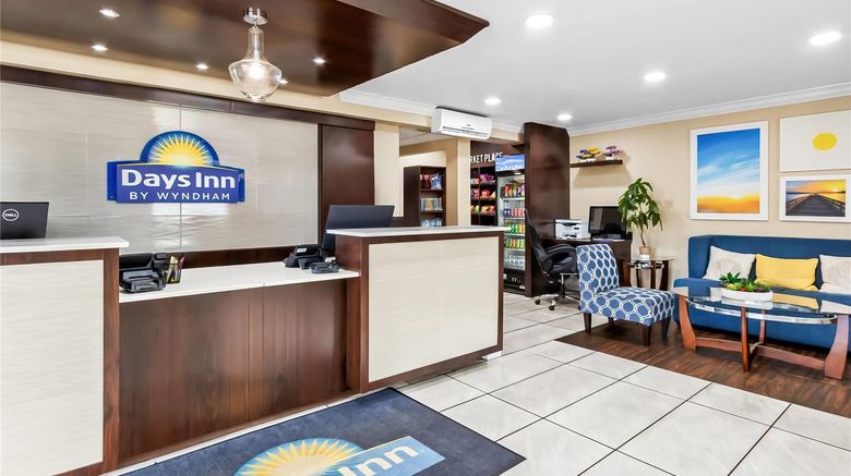 <b>Days Inn Goose Creek Lobby</b>. Images powered by <a href="https://iceportal.shijigroup.com/" title="IcePortal" target="_blank">IcePortal</a>.