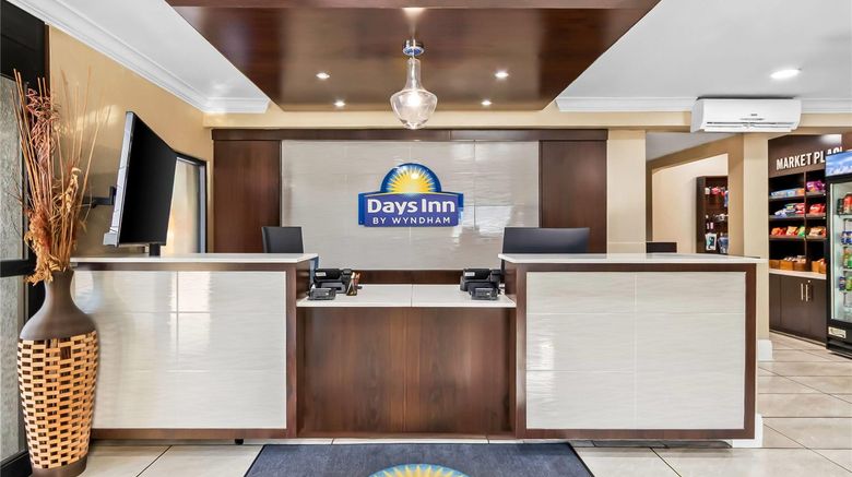 <b>Days Inn Goose Creek Lobby</b>. Images powered by <a href="https://iceportal.shijigroup.com/" title="IcePortal" target="_blank">IcePortal</a>.