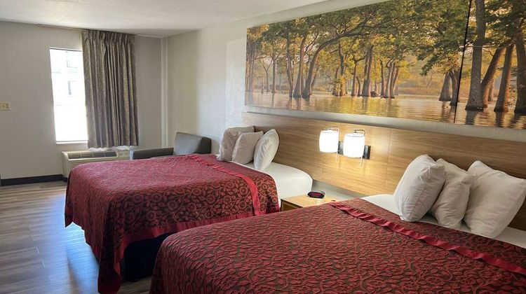 Days Inn & Suites Opelousas Room