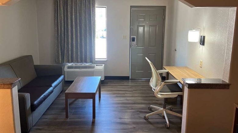 <b>Days Inn & Suites Opelousas Suite</b>. Images powered by <a href="https://iceportal.shijigroup.com/" title="IcePortal" target="_blank">IcePortal</a>.