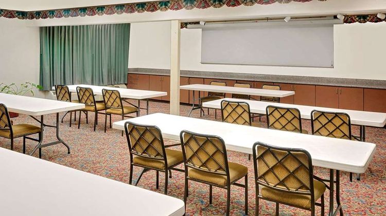 Days Inn & Suites Opelousas Meeting