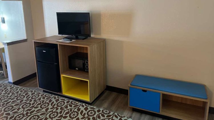 Days Inn & Suites Opelousas Room