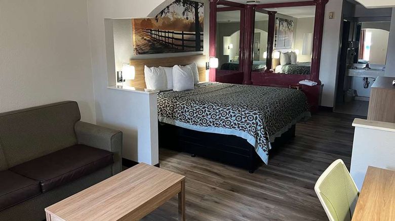 <b>Days Inn & Suites Opelousas Room</b>. Images powered by <a href="https://iceportal.shijigroup.com/" title="IcePortal" target="_blank">IcePortal</a>.