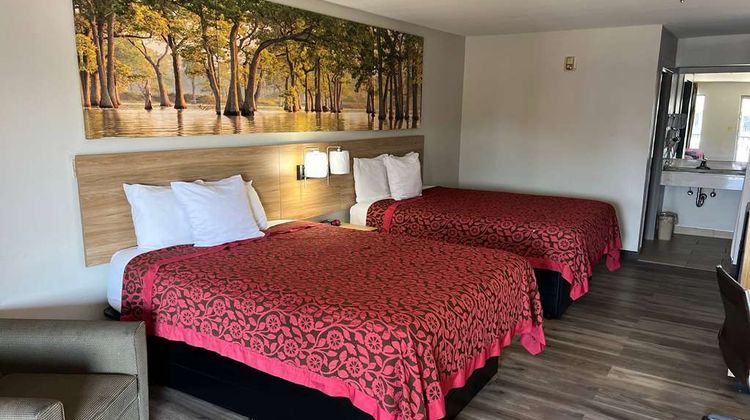 Days Inn & Suites Opelousas Room