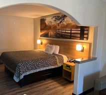 Days Inn & Suites Opelousas Room