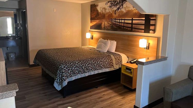 Days Inn & Suites Opelousas Room