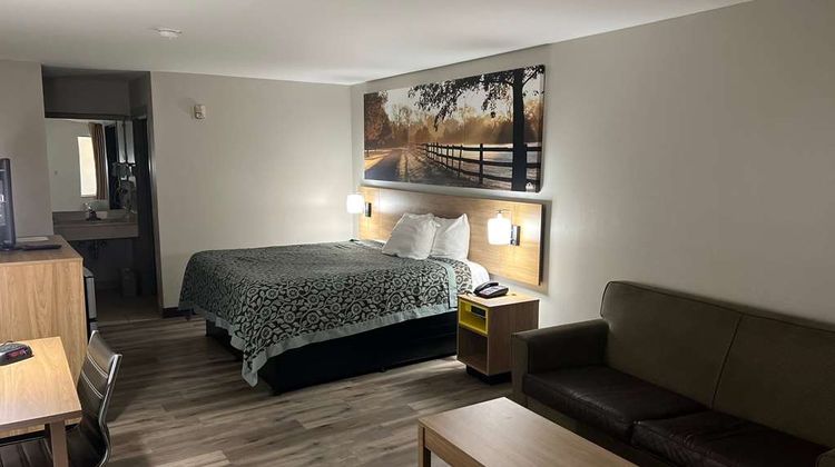Days Inn & Suites Opelousas Room