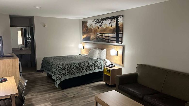 <b>Days Inn & Suites Opelousas Room</b>. Images powered by <a href="https://iceportal.shijigroup.com/" title="IcePortal" target="_blank">IcePortal</a>.
