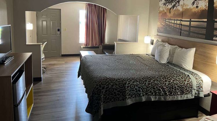 Days Inn & Suites Opelousas Suite