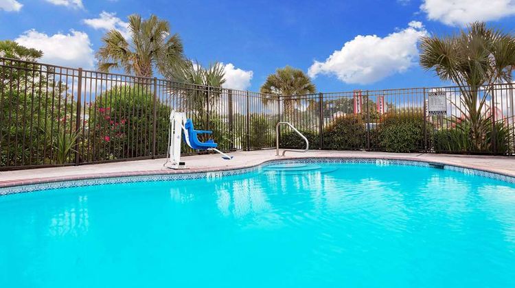 Days Inn & Suites Opelousas Pool