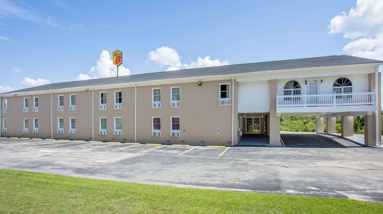 Super 8 Manning Exterior