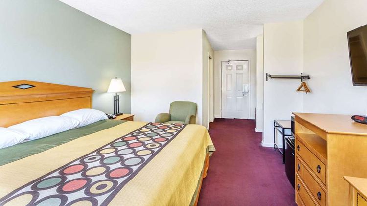 Super 8 Manning Room