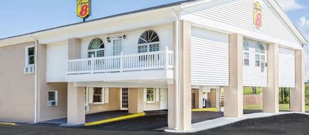 Super 8 Manning Exterior