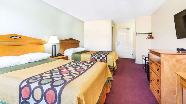 Super 8 Manning Room