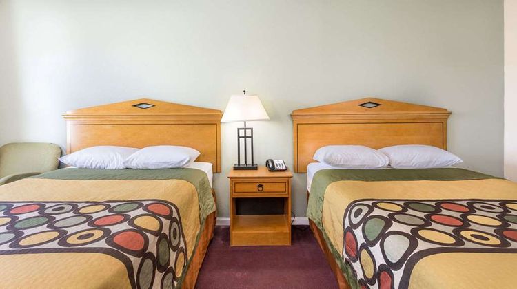Super 8 Manning Room
