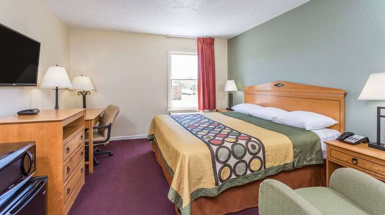 Super 8 Manning Room