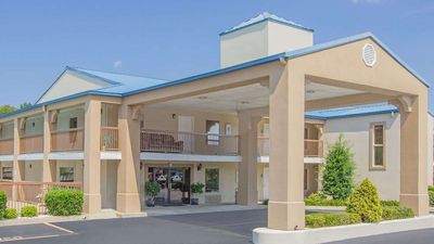 Days Inn & Suites Pine Bluff