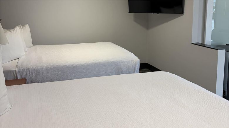 <b>Travelodge Langley City Room</b>. Images powered by <a href="https://iceportal.shijigroup.com/" title="IcePortal" target="_blank">IcePortal</a>.