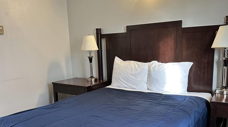 <b>Travelodge Langley City Room</b>. Images powered by <a href="https://iceportal.shijigroup.com/" title="IcePortal" target="_blank">IcePortal</a>.