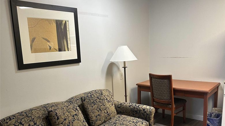 <b>Travelodge Langley City Room</b>. Images powered by <a href="https://iceportal.shijigroup.com/" title="IcePortal" target="_blank">IcePortal</a>.