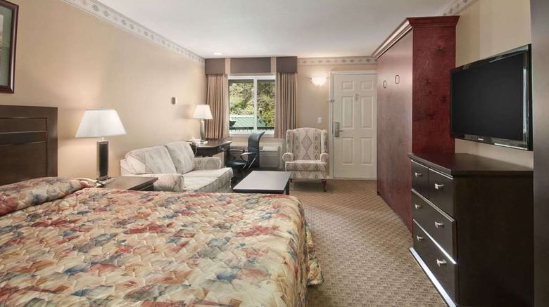 <b>Kamloops Travelodge Mountview Room</b>. Images powered by <a href="https://iceportal.shijigroup.com/" title="IcePortal" target="_blank">IcePortal</a>.